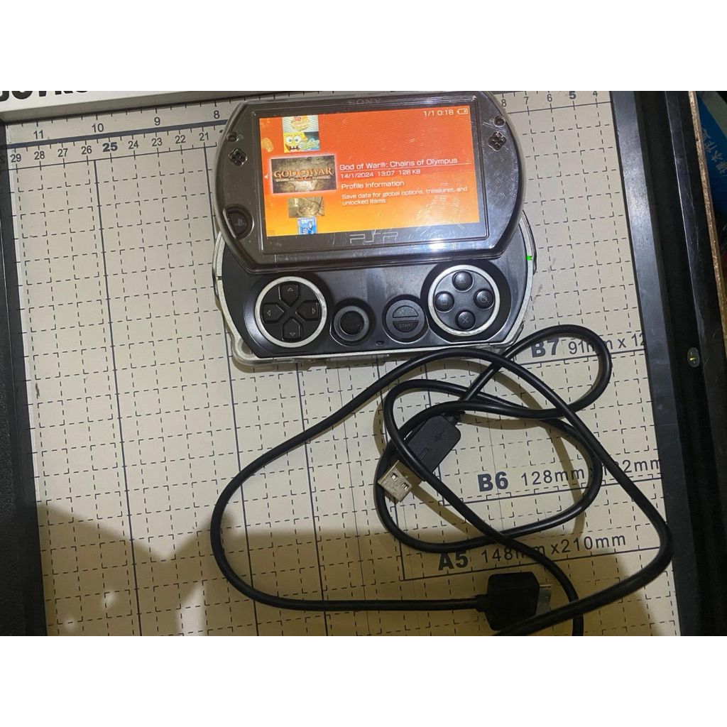 SONY PSP GO CFW 16GB FULL GAME / PLAYSTATION PORTABLE