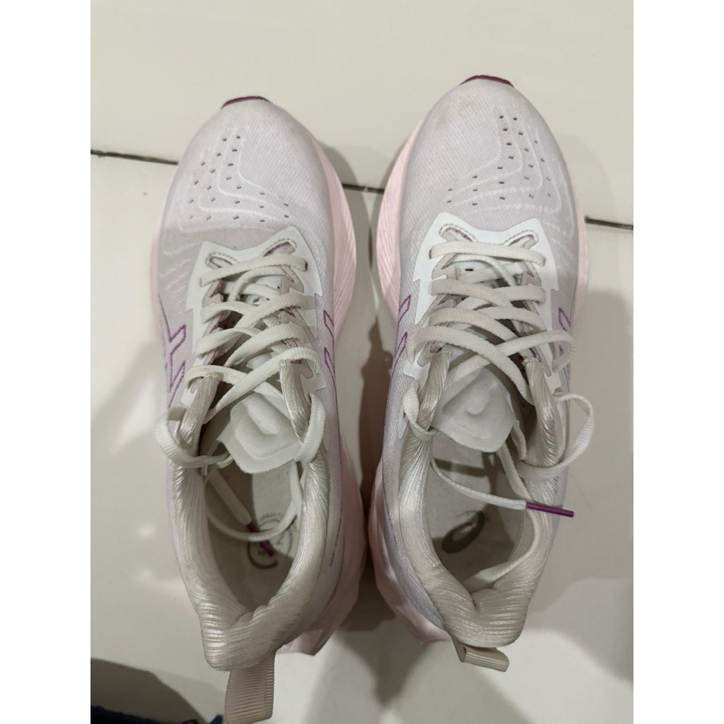 Asics Novablast 4