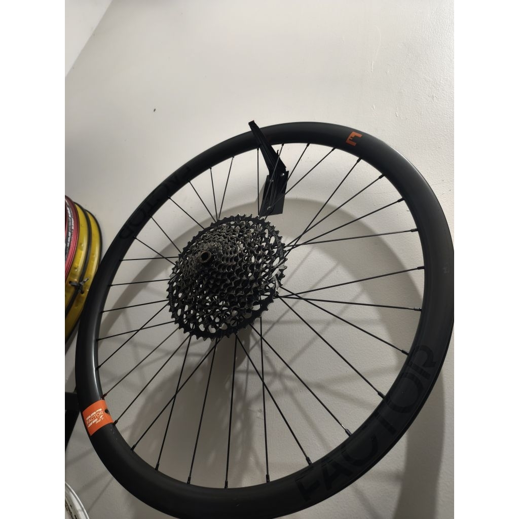 Wheelset sepeda MTB 27.5 Novatec Factor Carbon TA12x142 TA15x100 ,Plus Sprocket SRAM 10-50T 12speed
