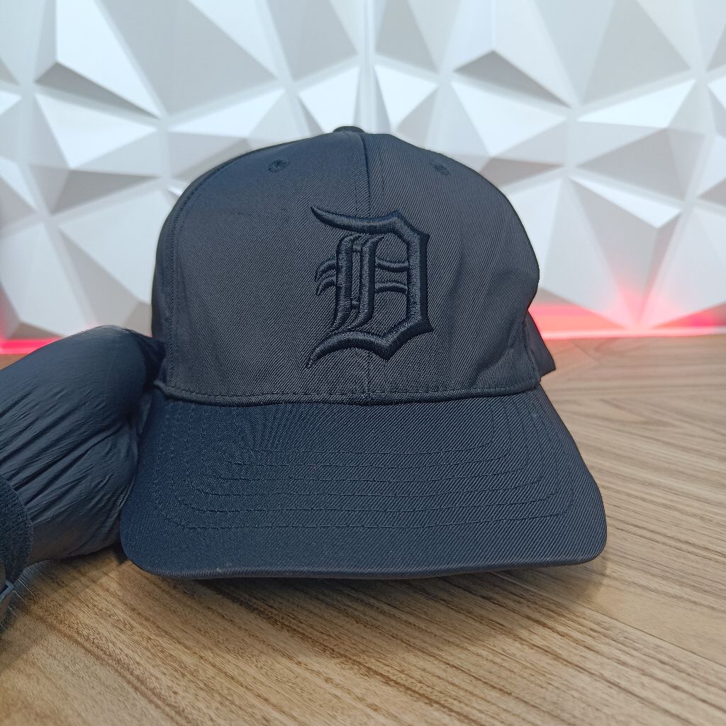 Topi detroit MLB hitam pekat bahan satin langka