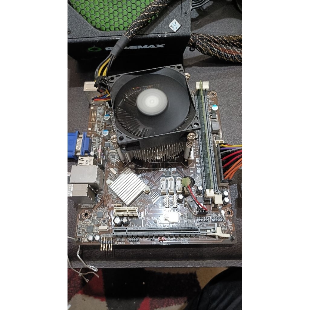 monteherbaord ecs H61 proc i3-2130