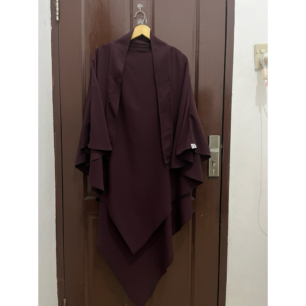 FK HUDA ELMADINA DARK MAROON M VGC