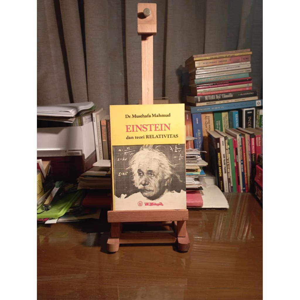 Einstein dan Teori Relativitas - Dr. Musthafa Mahmud