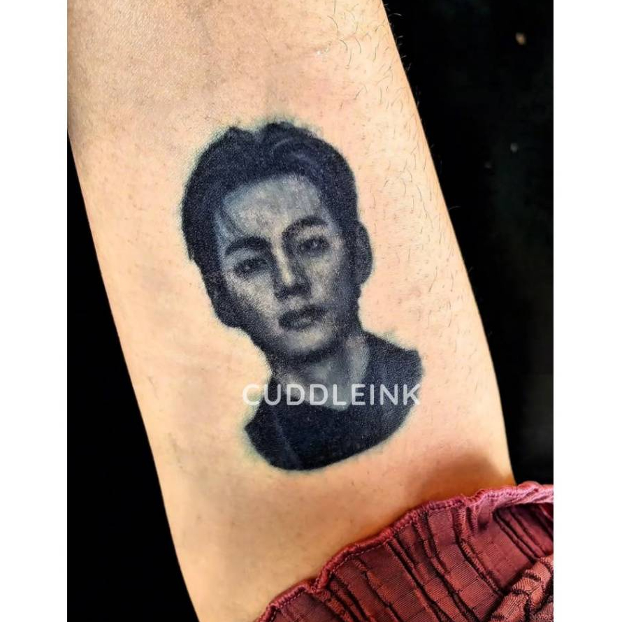 "V BTS" Taehyung CUDDLEINK Matte Ink Temporary Tattoo
