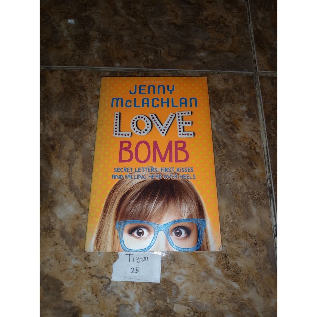 Buku Love bomb - Jenny mclachlan