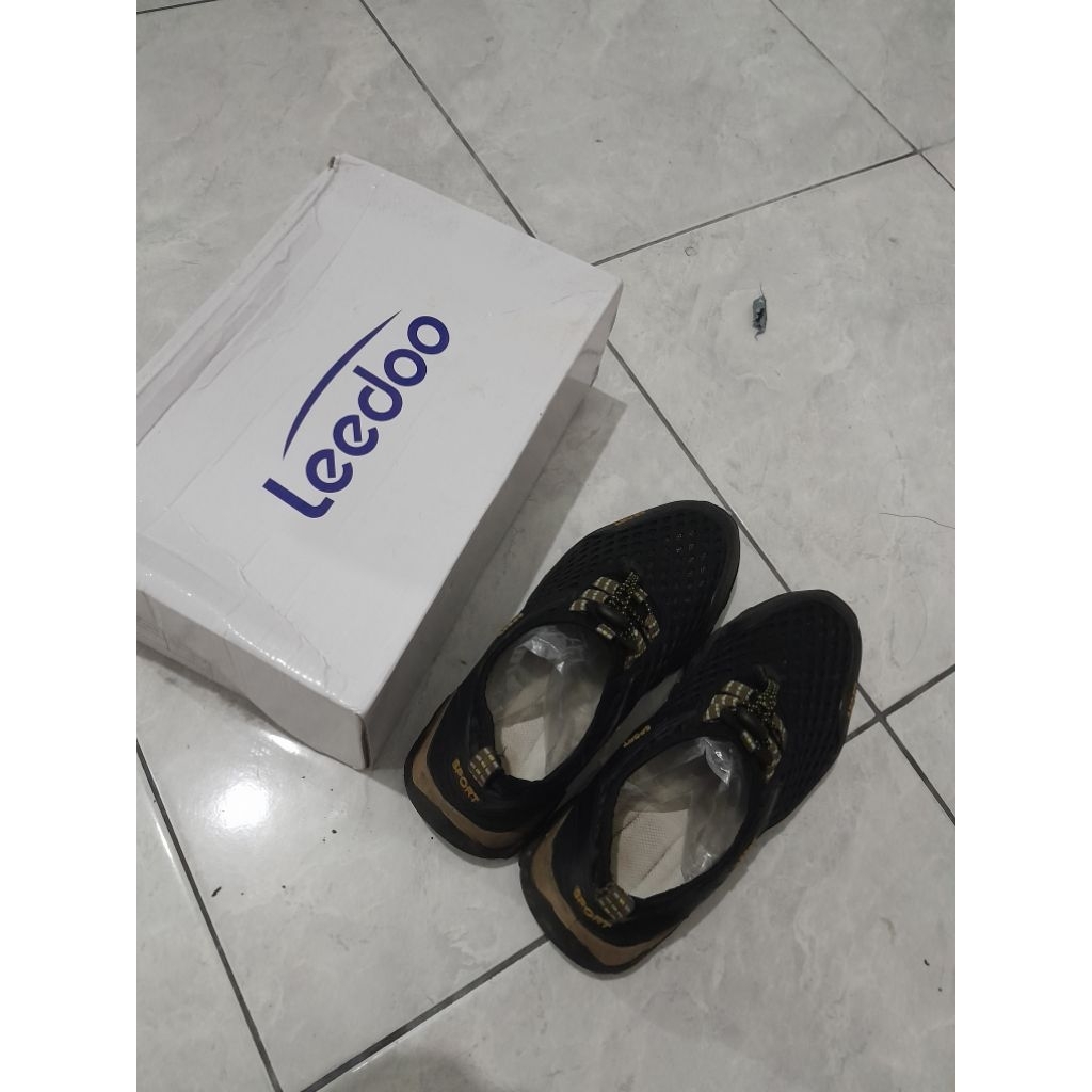 Preloved || Leedoo Sepatu Hiking/Outdoor ukuran 39
