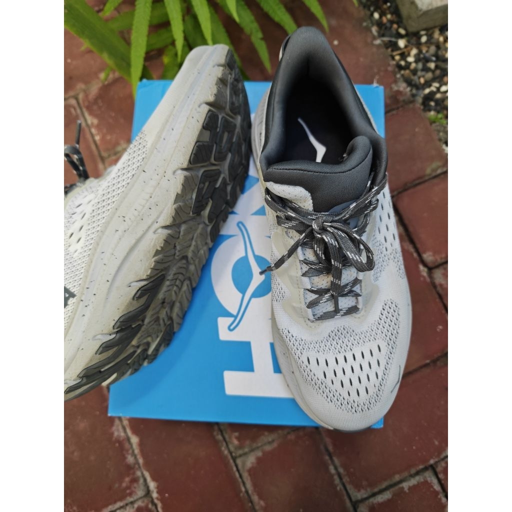 Sepatu lari running Hoka Kawana 2 Cosmic Grey Stardust Prelove Second Bekas 42.5