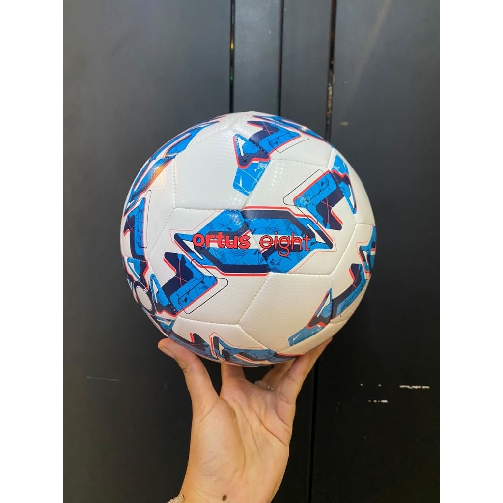 Bola Sepak Ortuseight