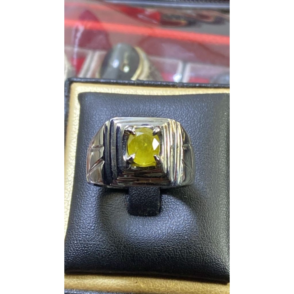 batu permata yakut/yellow safir