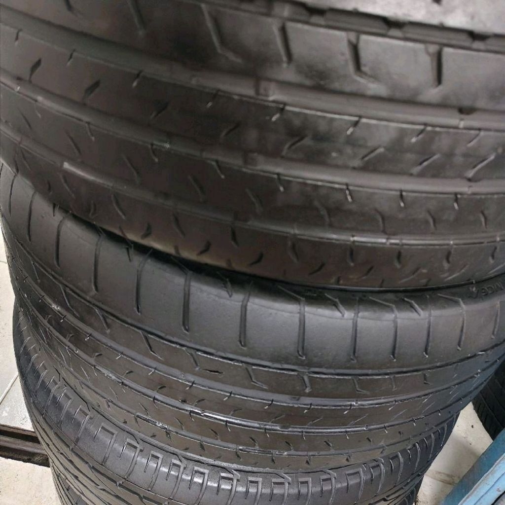 235/50 R18 Continental tahun 2023 kondisi tebel