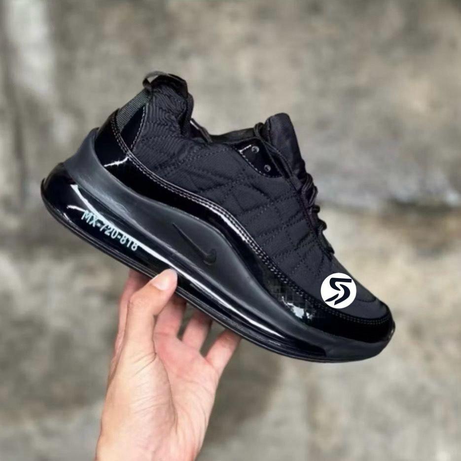 sepatu sneakers 720 818