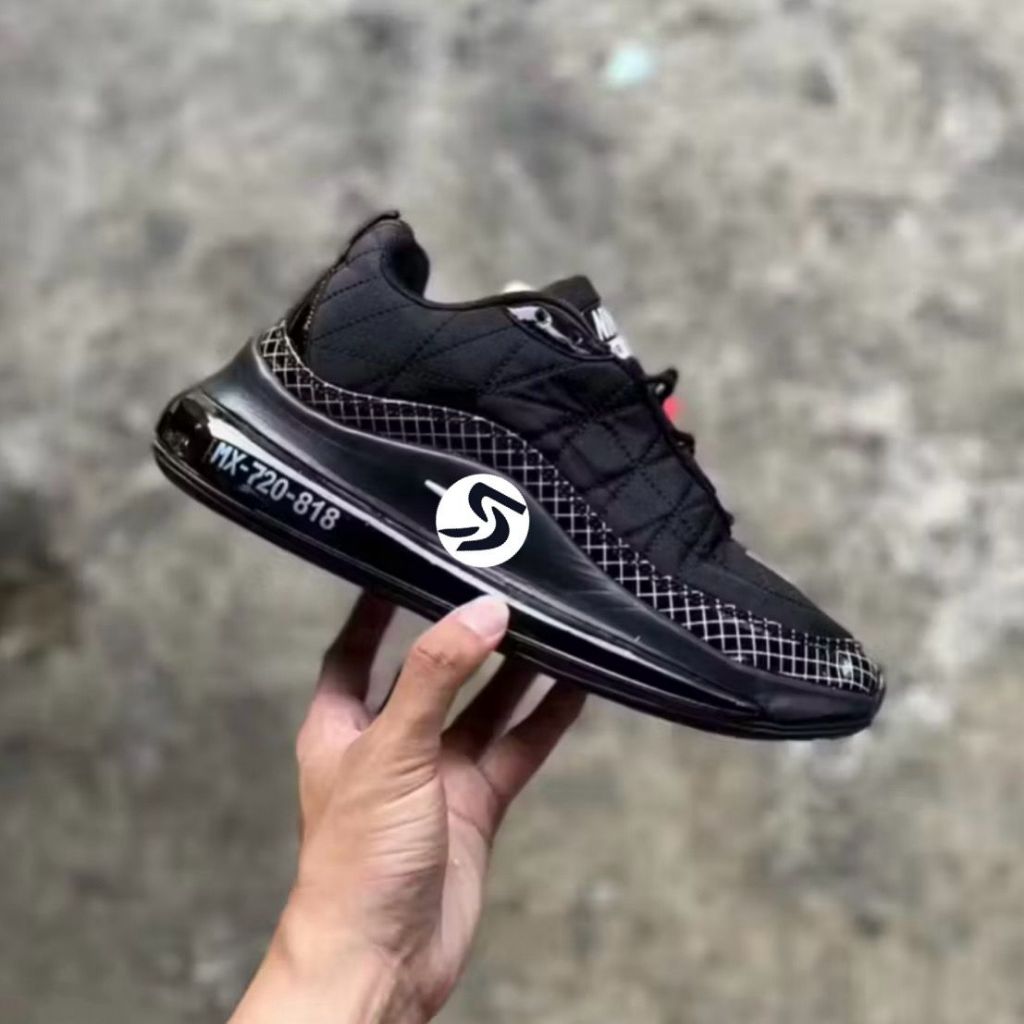sepatu sneakers 720 818