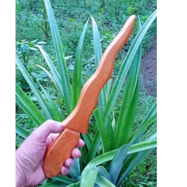 keris mainan - keris kayu - keris ipsi  - keris silat - keris peraga seni - keris tari - keris kayu 
