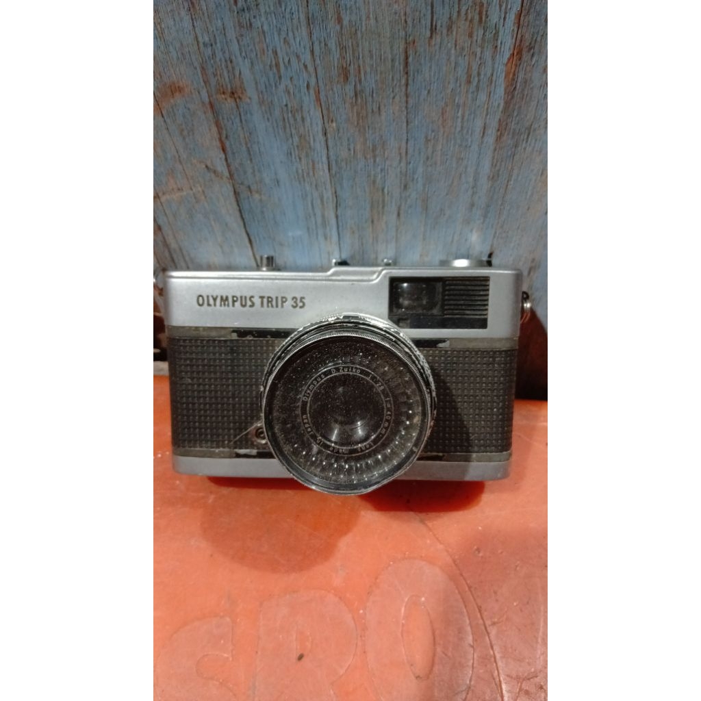 Kamera olympus trip 35 265rb jadul antik vintage lawas display dianggap mati.