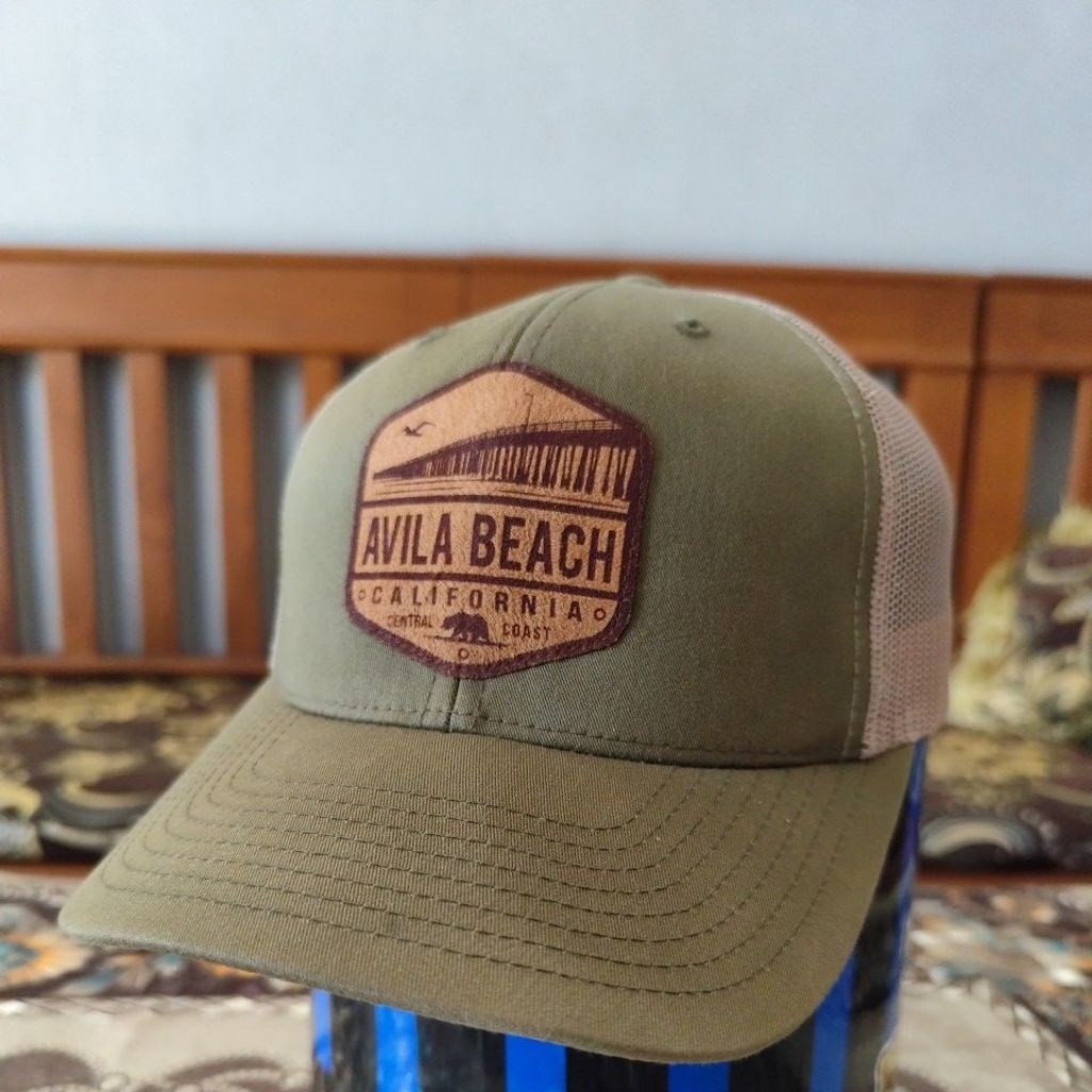 Topi Trucker Classic YUPOONG