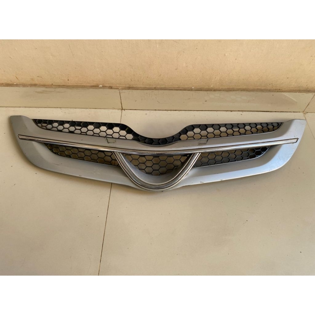 Grill gril lambang depan Toyota vios gen 2 type G original