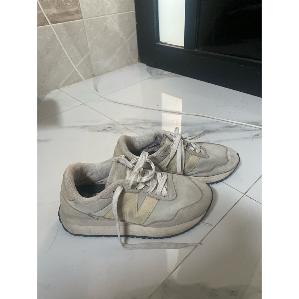 PRELOVED SEPATU NEW BALANCE NB 237 (BISA NEGO)