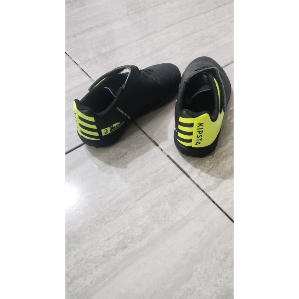 Sepatu Futsal Kipsta