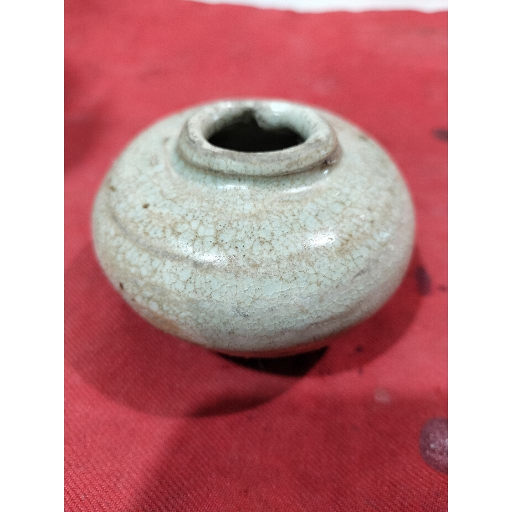 Guci antik china keramik hijau celadon.Buli buli temuan