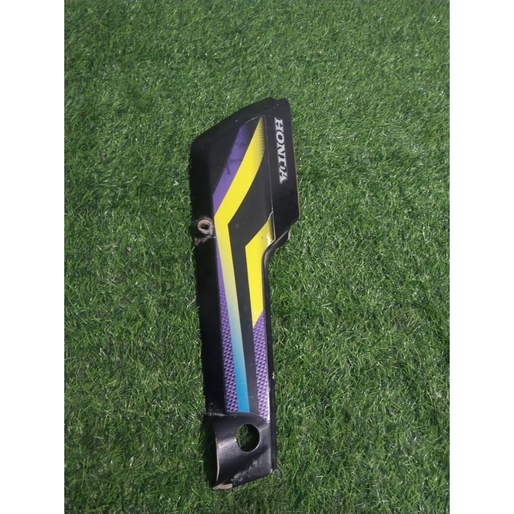Cover body bok aki honda win win100 sebelah kiri original copotan