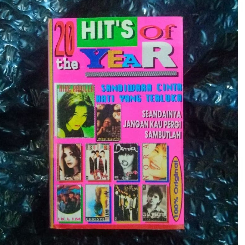 Kaset 20 Hit's Of The Year (Cover Dalam Ada Coretan Kecil) / Nike Ardilla,Denada, Mayangsari dll