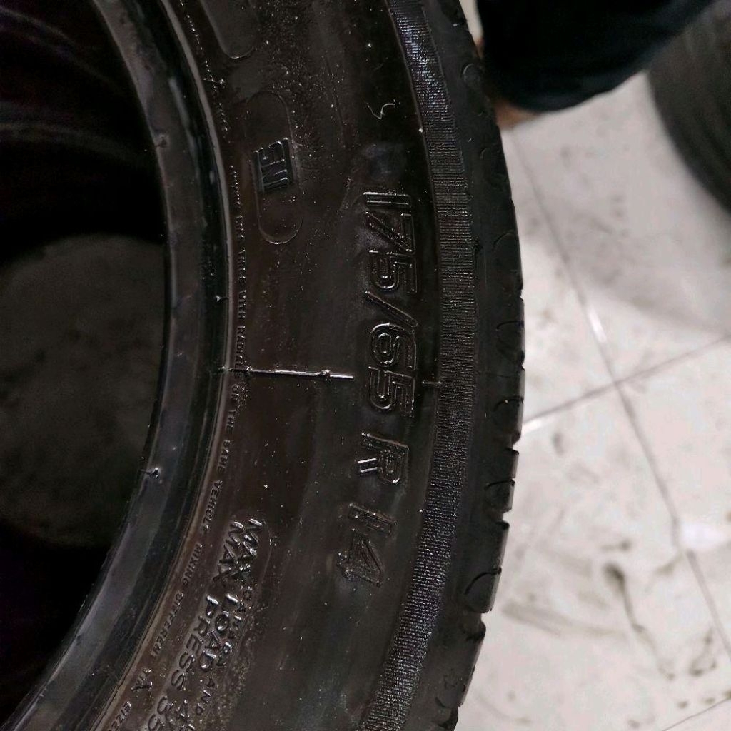 175/65 R14 Michelin kondisi 95%