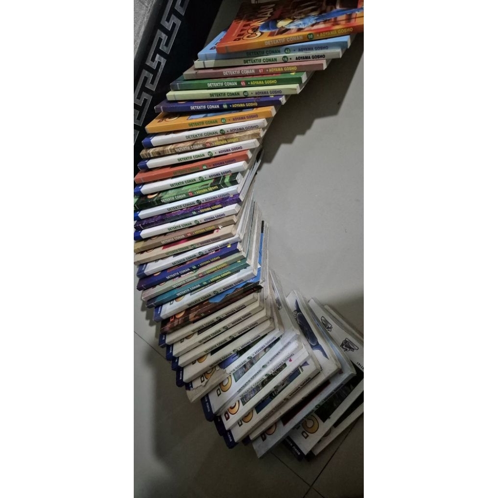 SET BUKU KOMIK DETEKTIF CONAN DETECTIVE