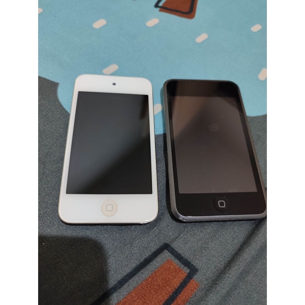 Ipod touch gen 4 32GB & ipod touch gen 1 8GB