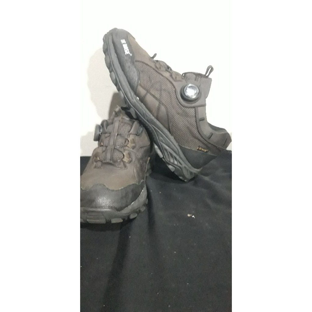Jual sepatu hiking, Naik gunung, outdoor, Boa brand De Base warna brown black size 40 insole 25.5 cm