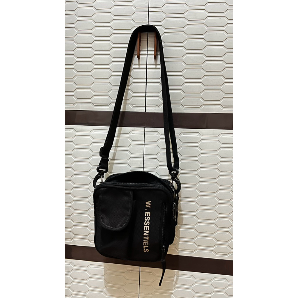 Preloved Sling Bag W.Essentiels Saunier Utility Original Bukan Barang Karung