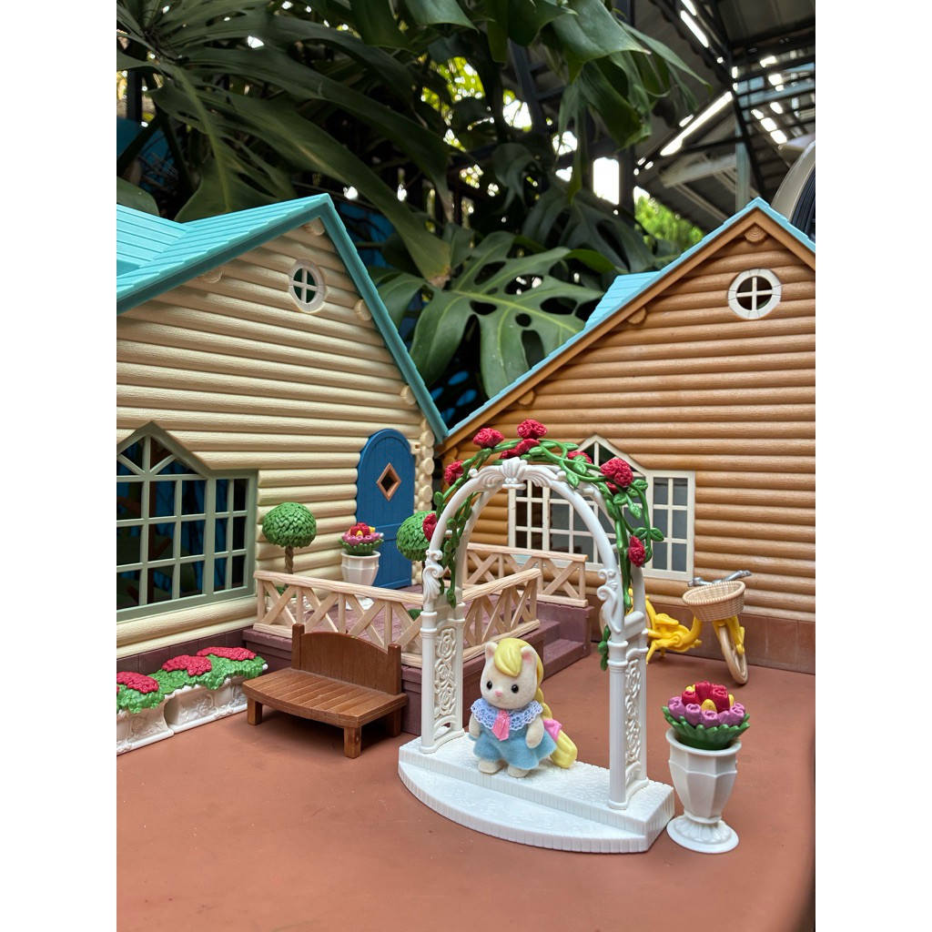 Sylvanian garden plant and flowers
