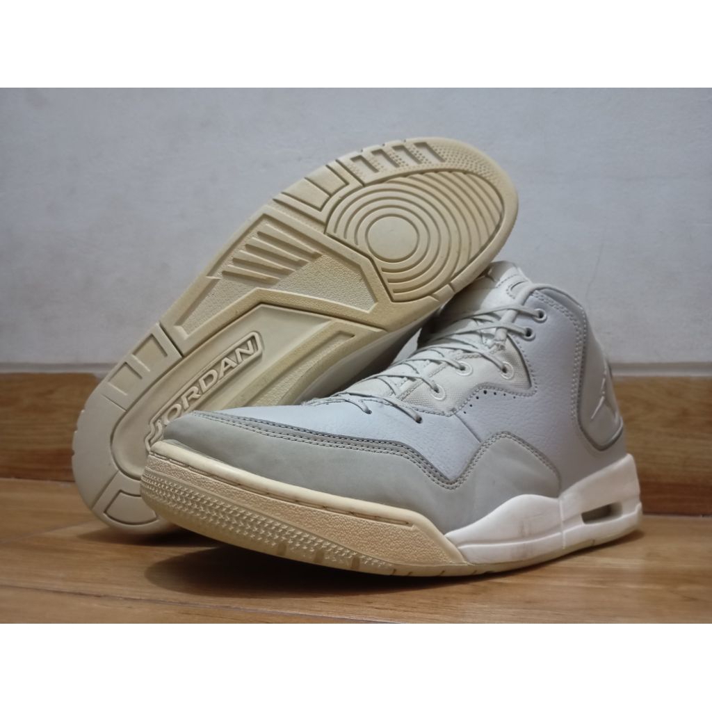 sepatu basket/sneakers Air Jordan Courtside 23