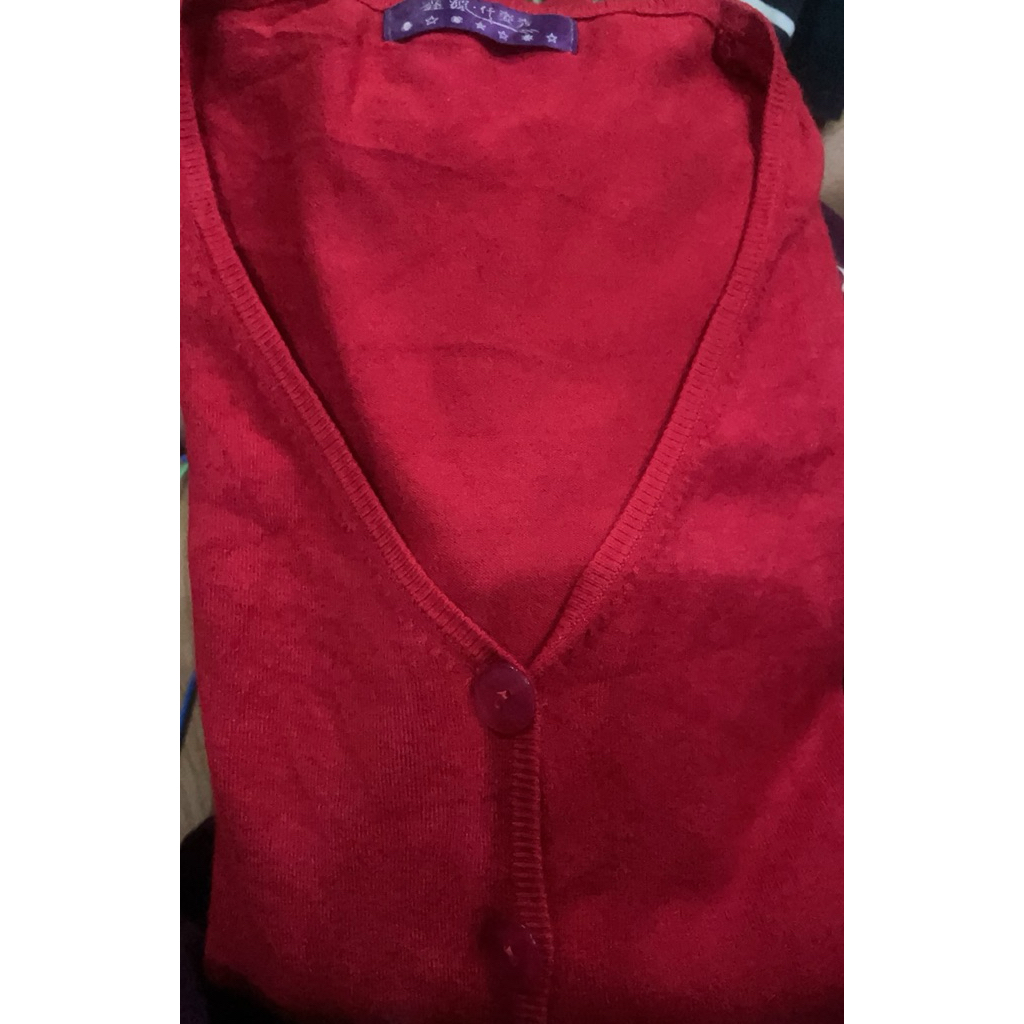 cardigan merah