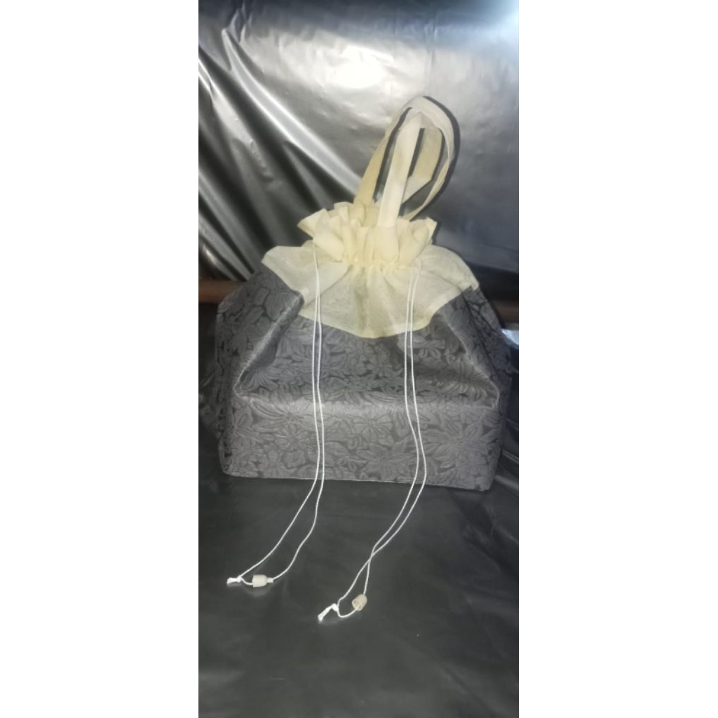 Goodiebag Serut embos tas hajatan/tas besek ukuran 20x20 isi 12pcs