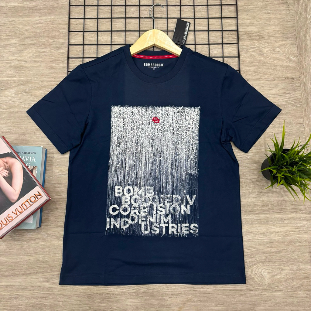Bombboogie Kaos Pria Original Navy Abu