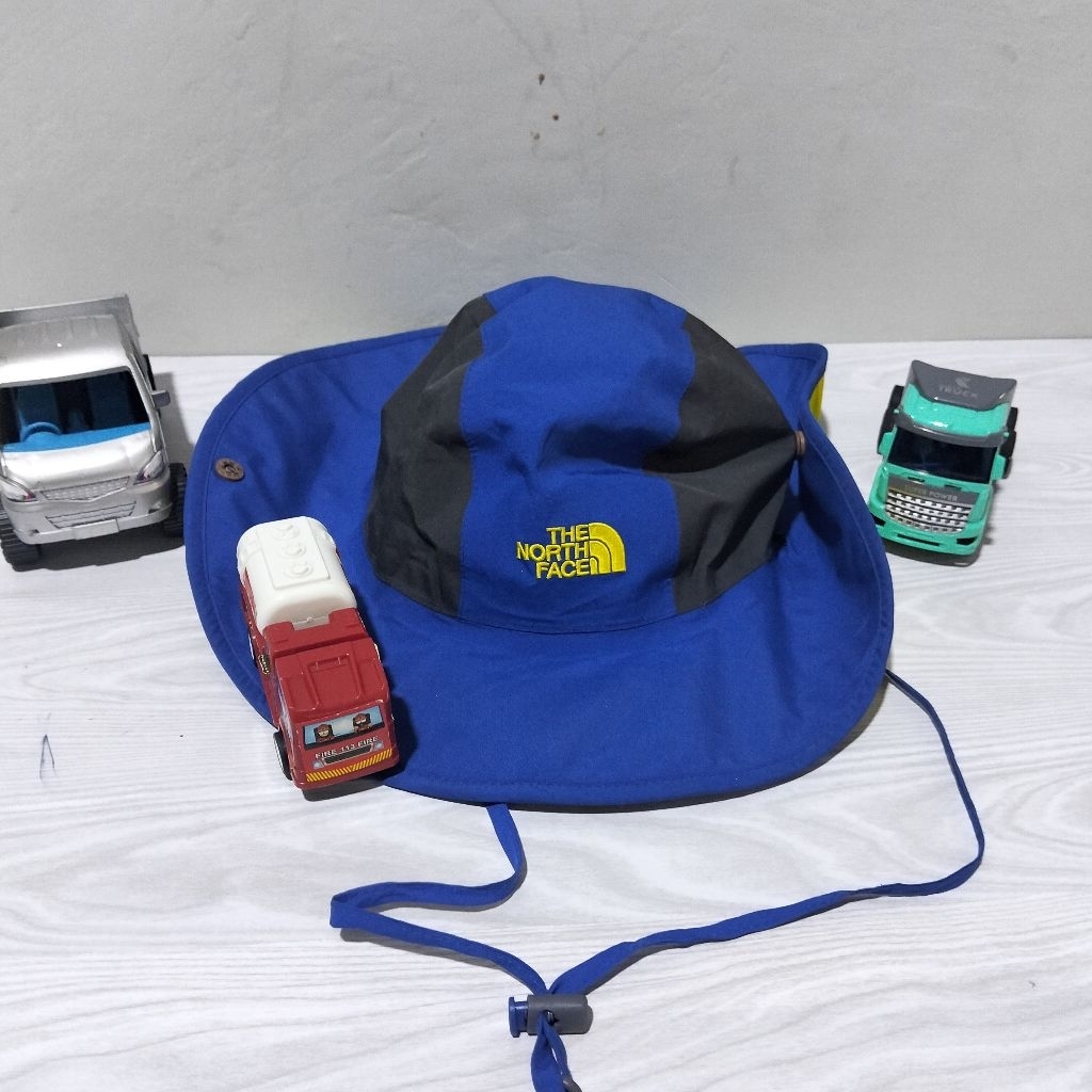 topi outdoor tnf