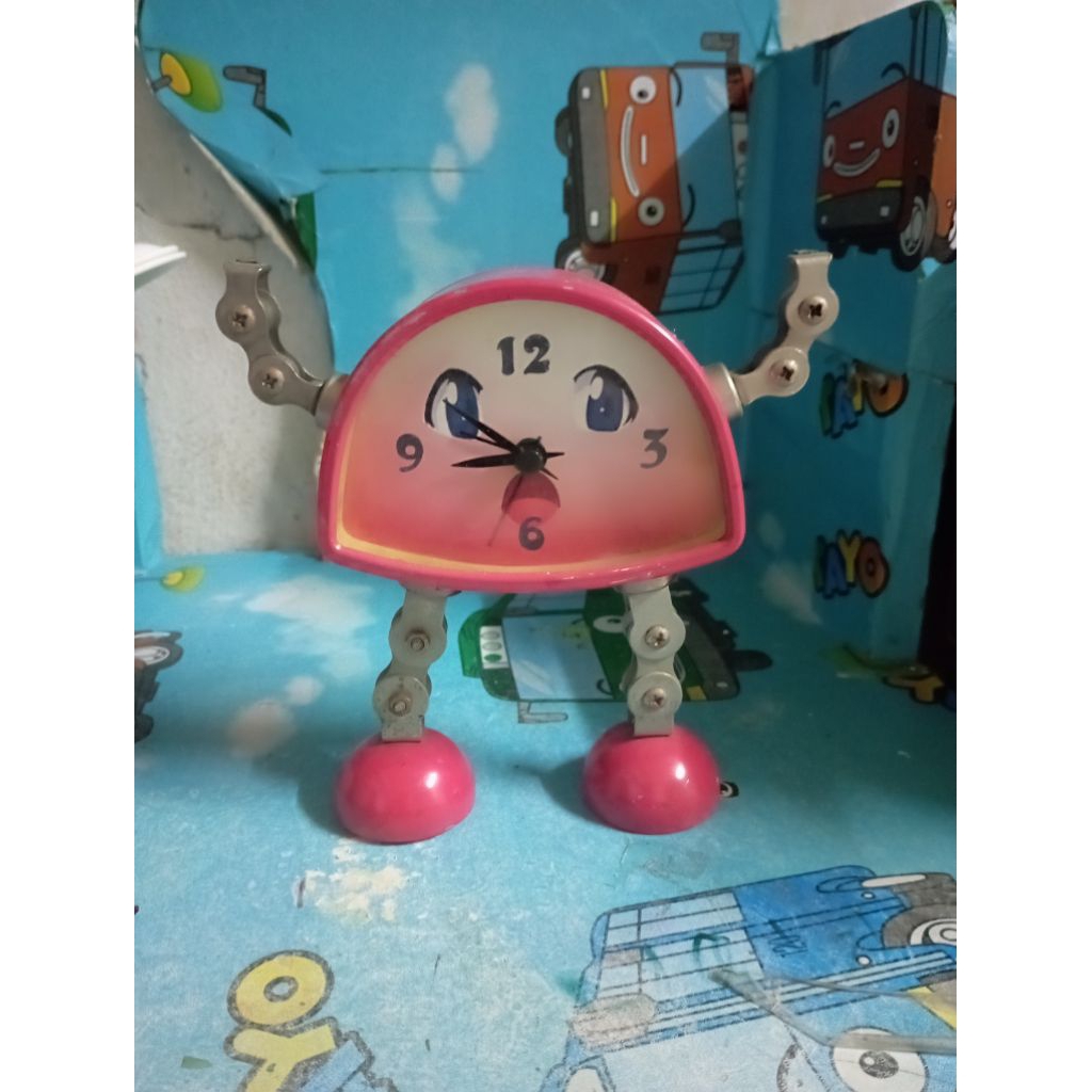 jam alarm jadul model robot