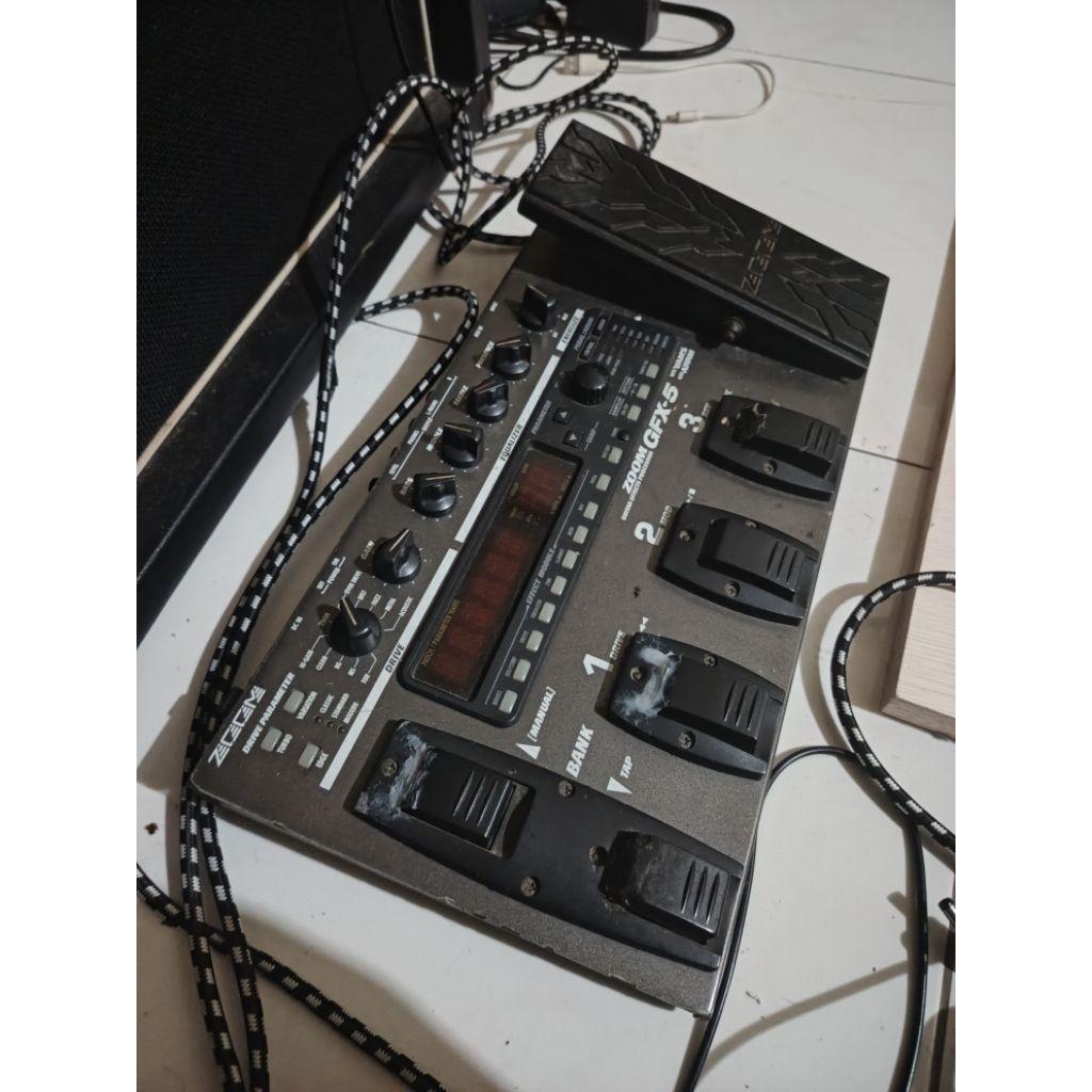 Efek Gitar Zoom GFX5 Hitam