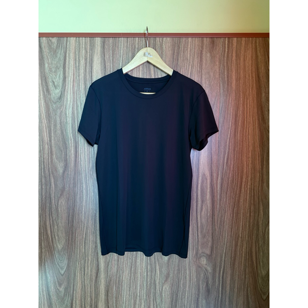 Baju Kaos Uniqlo Airism Hitam Bahan Lembut Second