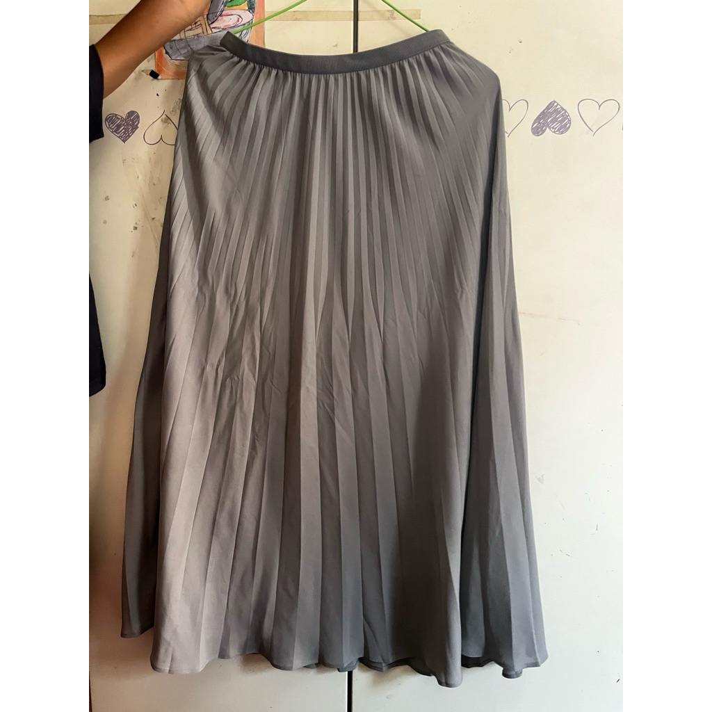Uniqlo Sifon Pleated Skirt