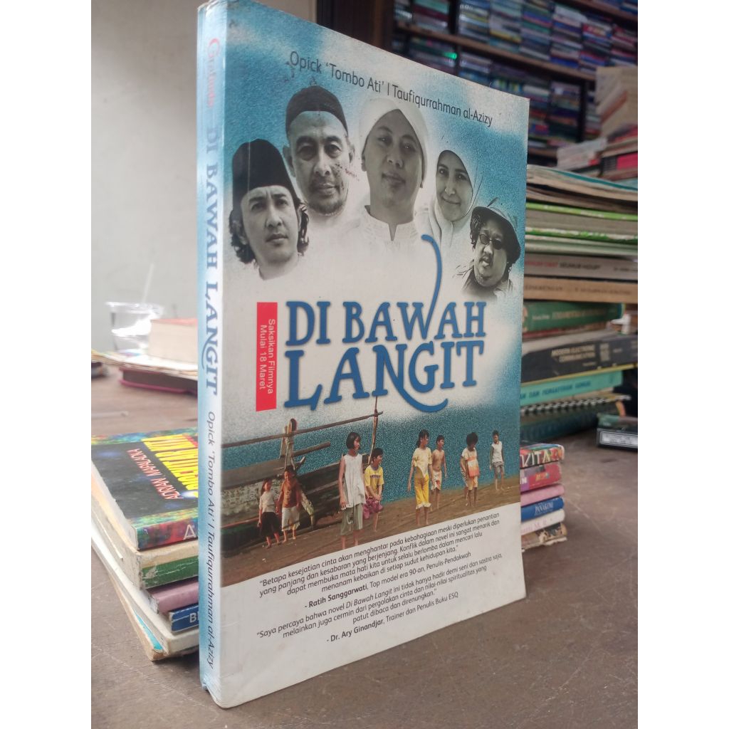 buku di bawah Langit oleh Opick tombo ati