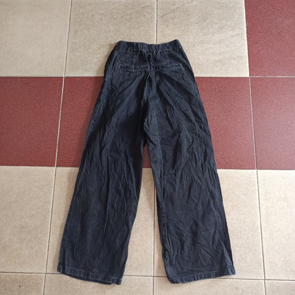 celana jeans wide GU S black wash