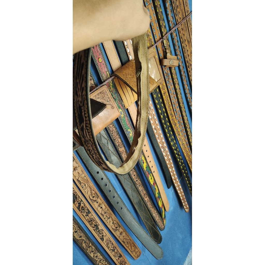 sabuk ukir resleting