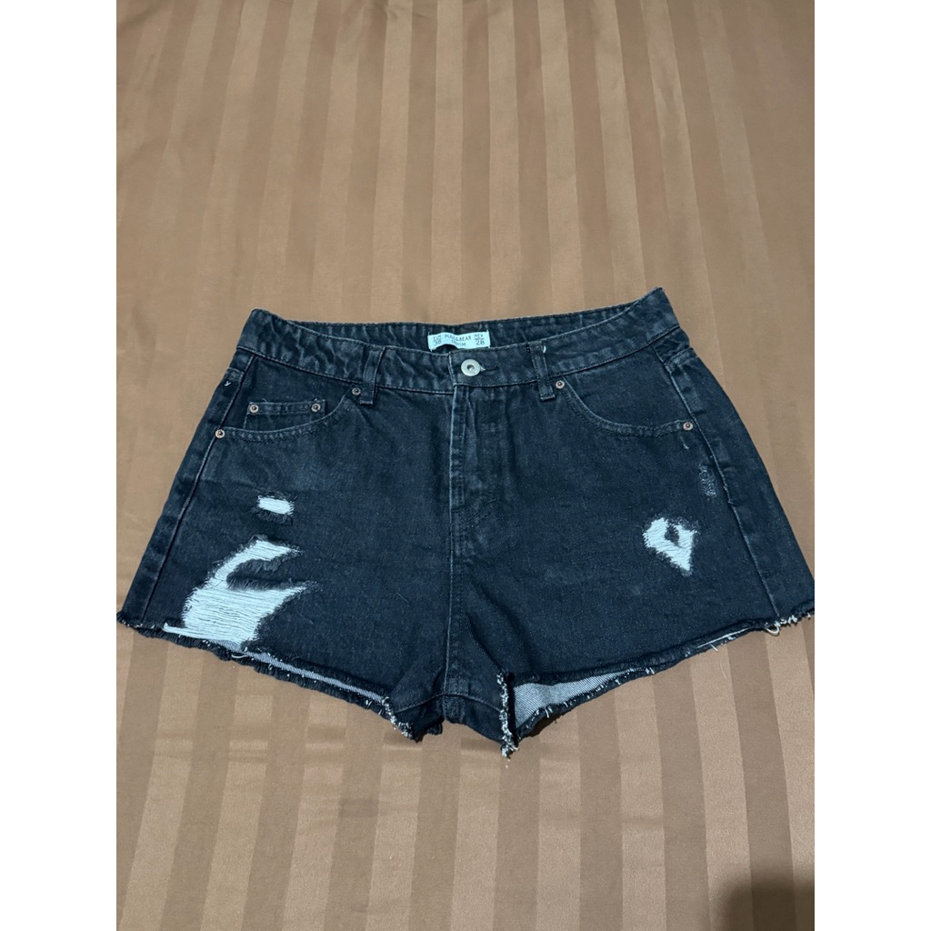 Celana pendek jeans (ripped) pull&bear