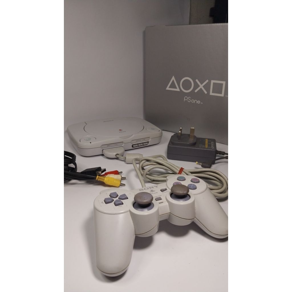 PS 1 / Sony PlayStation 1 (PS One Slim)