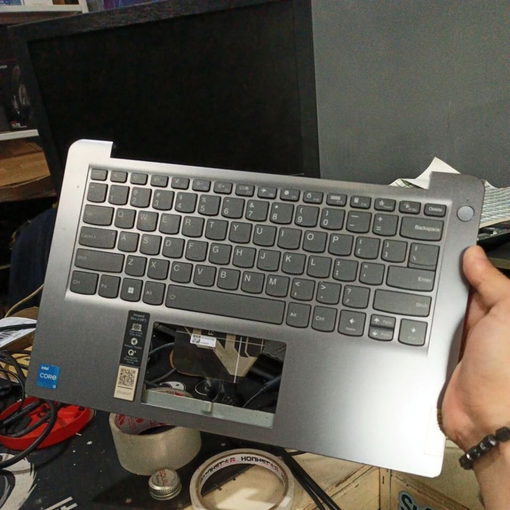 Frame Keyboard Lenovo slim 3 14ITl6