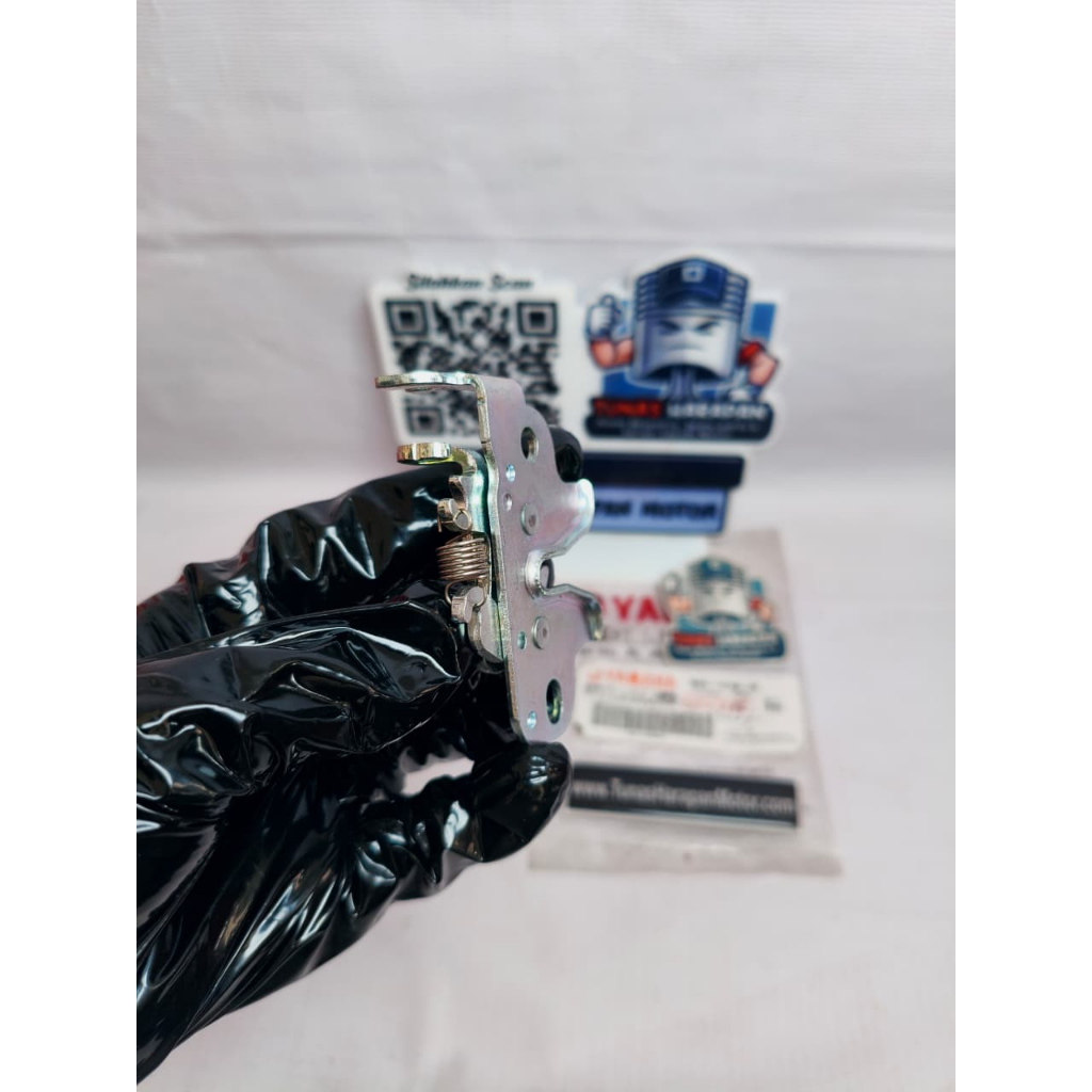 LAWAN KUNCI SADEL VIXION NEW LED / R 15 YGP  [BK8-F4780-00]