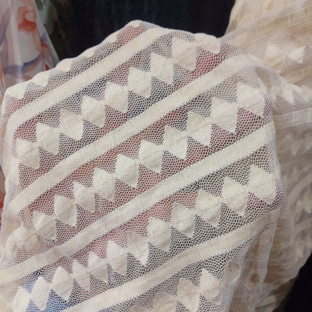 kain brokat premium  - kain brokat rajut - kain brokat motif salur - kain brokat meteran ( cream) dr
