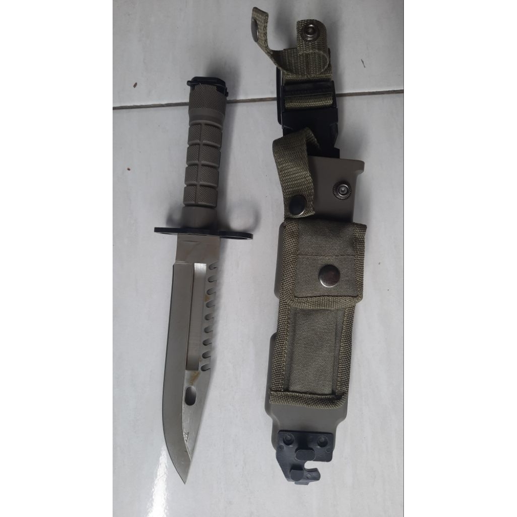 Pisau Bayonet
