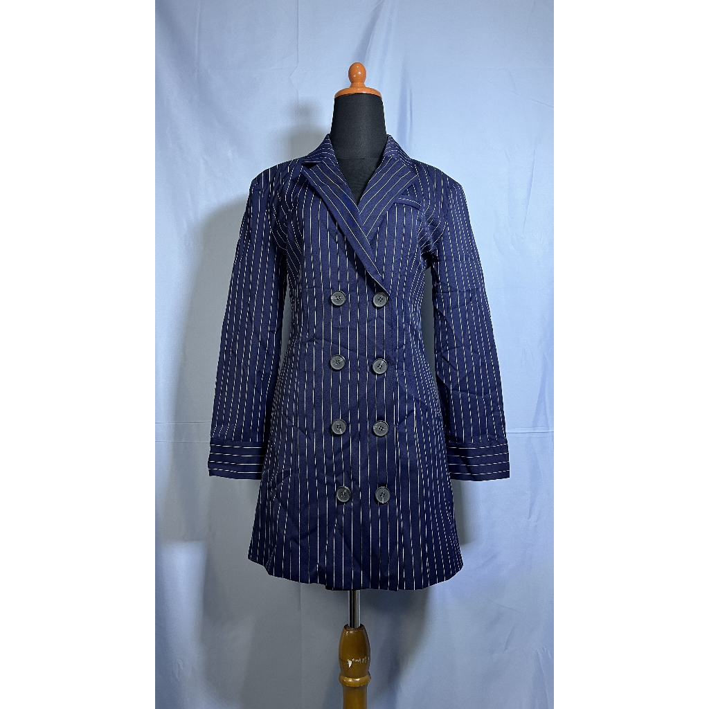 Gaun Blazer Wanita Kancing Ganda Biru Dongker Motif Garis Vertikal